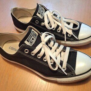 Converse Chuck Taylor All Star low tops black 8.5 Mens 10.5 Womens
